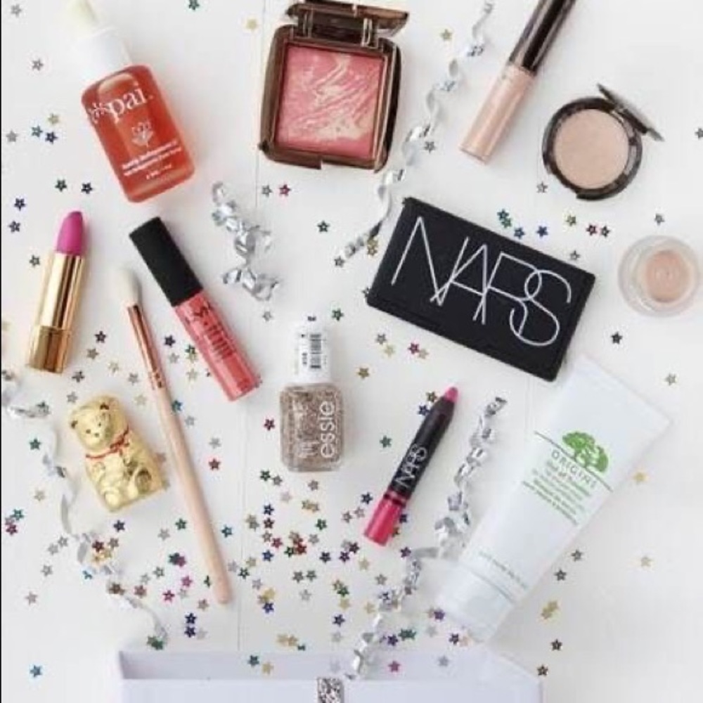 Holiday Makeup Gift Set - Picture 2 of 5